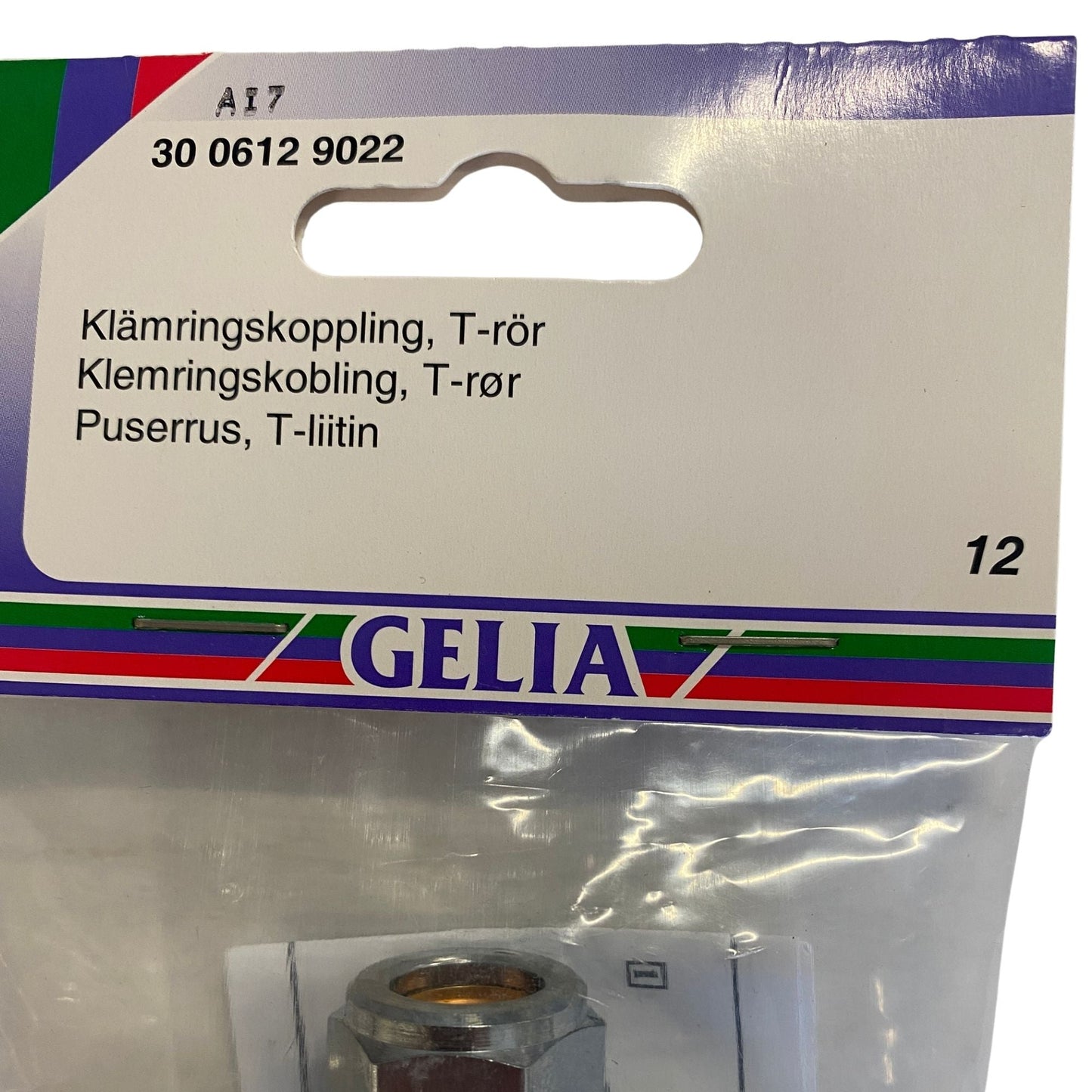 GELIA klämringskoppling T-rör 12 mm - närbild på förpackning