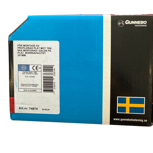 Farmarskruv Gunnebo förpackning sida med CE-märkning, ETA-godkännande och artikelnummer 74674