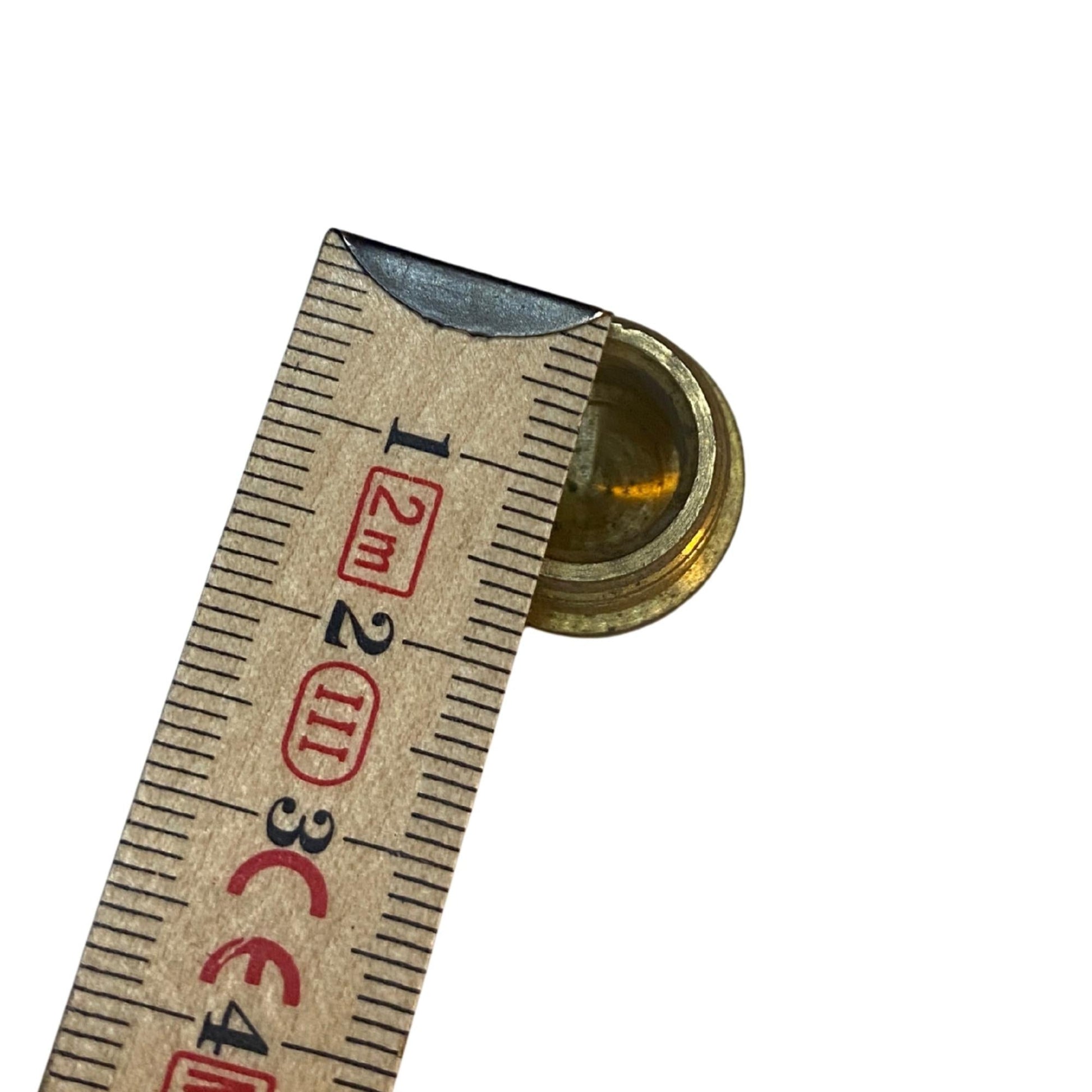 Närbild på 15 mm utvändig gänga på mässingspropp
