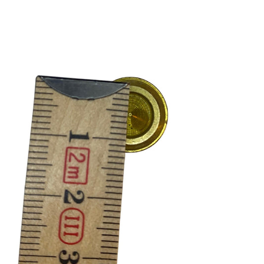 Detaljbild på 12 mm utvändig gänga i mässing