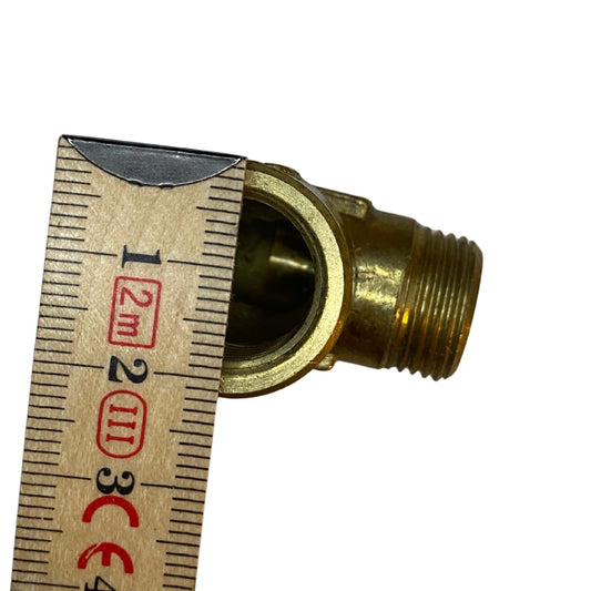 Mässingsvinkel med 16 mm invändig anslutning
