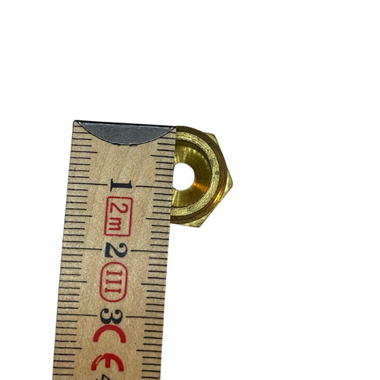 Närbild 12 mm G 1/4 gänga på mässing reduceringsnippel
