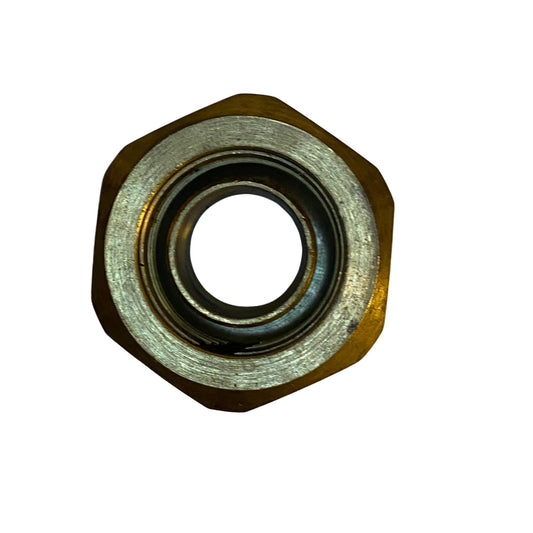 Närbild av klämringsanslutning 28x3 mm
