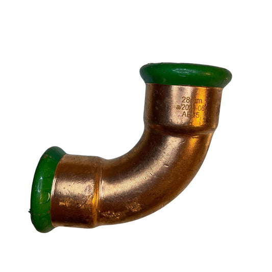Pressböj 90 grader 28mm koppar A-press M-profil med gröna skyddspluggar