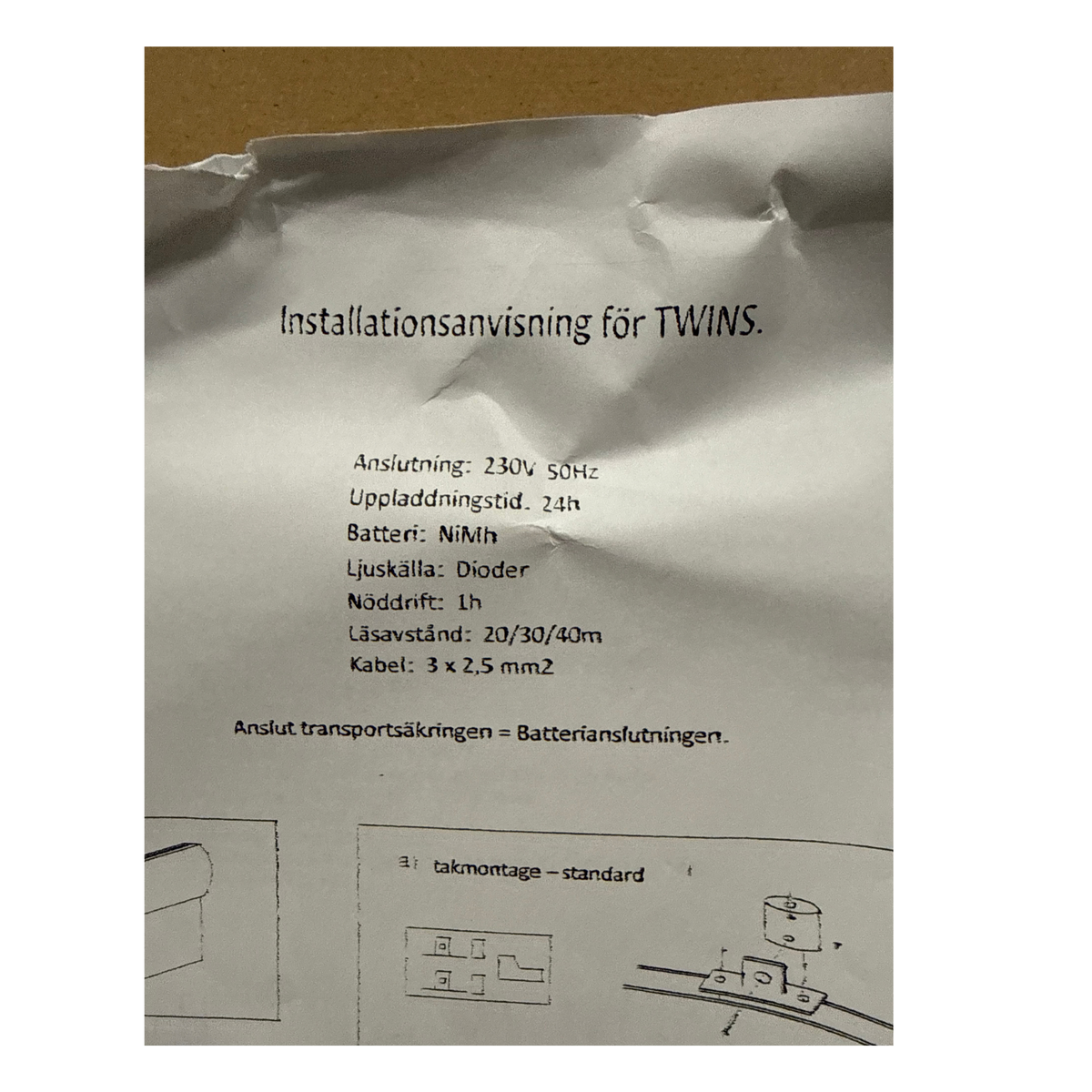 Installationsanvisning för Accenta Twins nödbelysningsarmatur med tekniska specifikationer