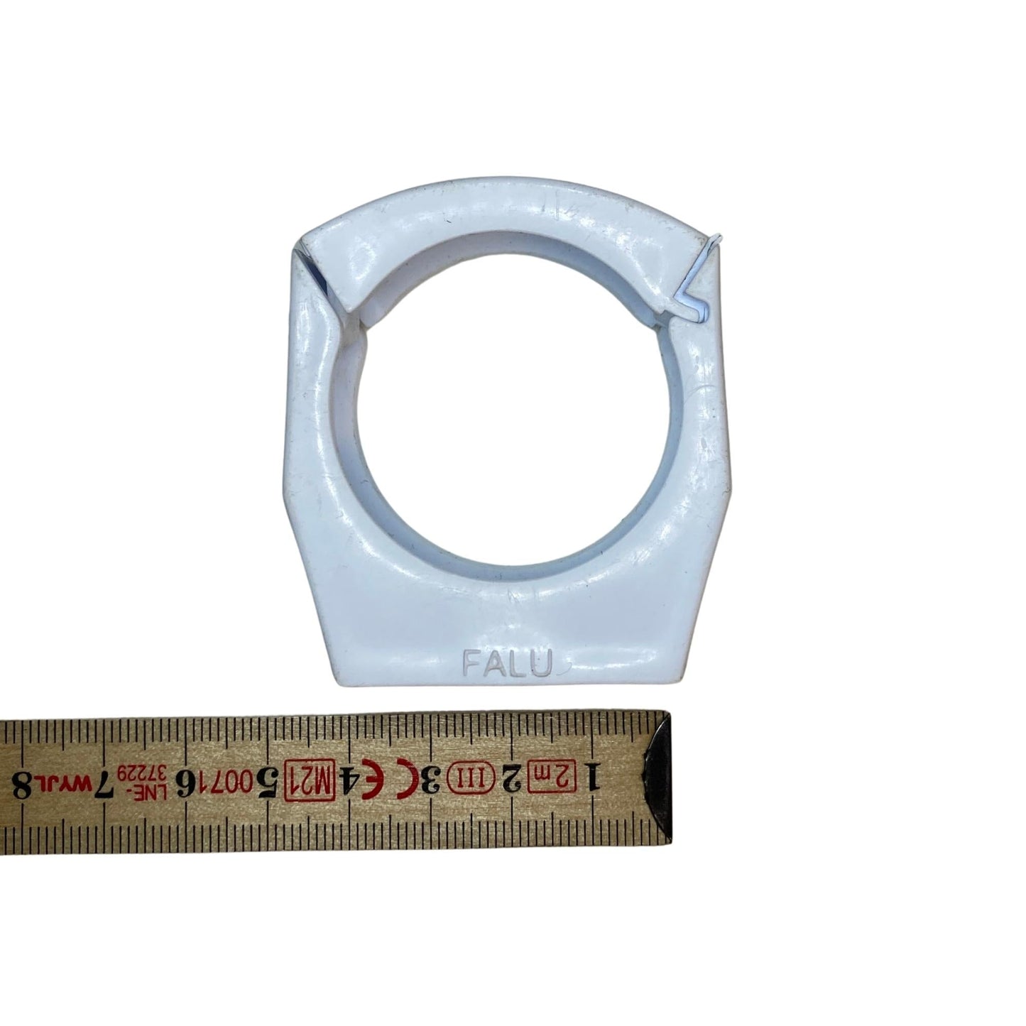 Vit rörklamma i plast från Falu för 40mm avloppsrör