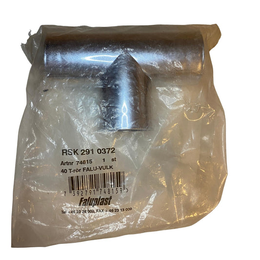 Faluplast T-rör 40 mm krom Falu-Vulk med produktmärkning på förpackning