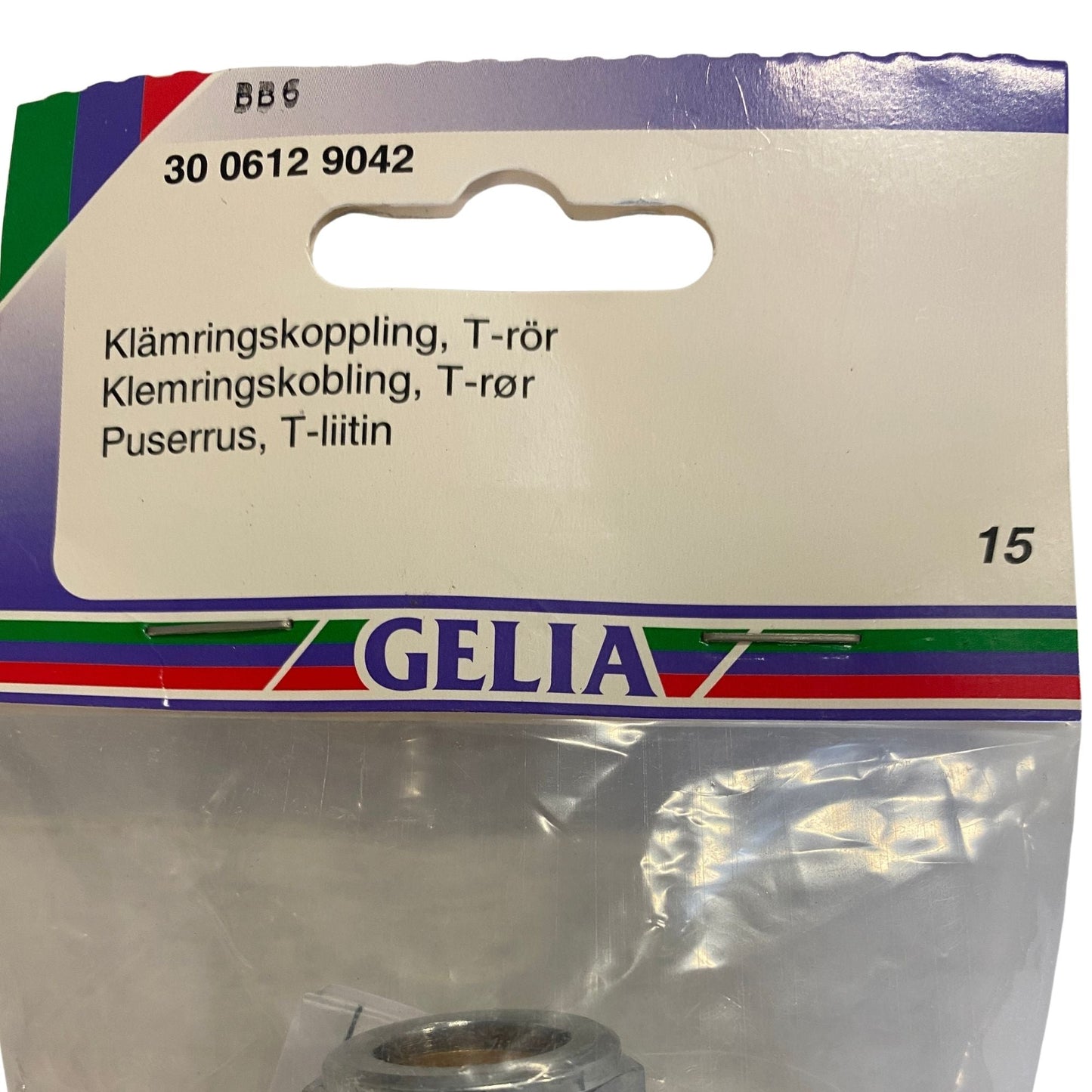 GELIA klämringskoppling T-rör 15 mm - närbild på förpackning