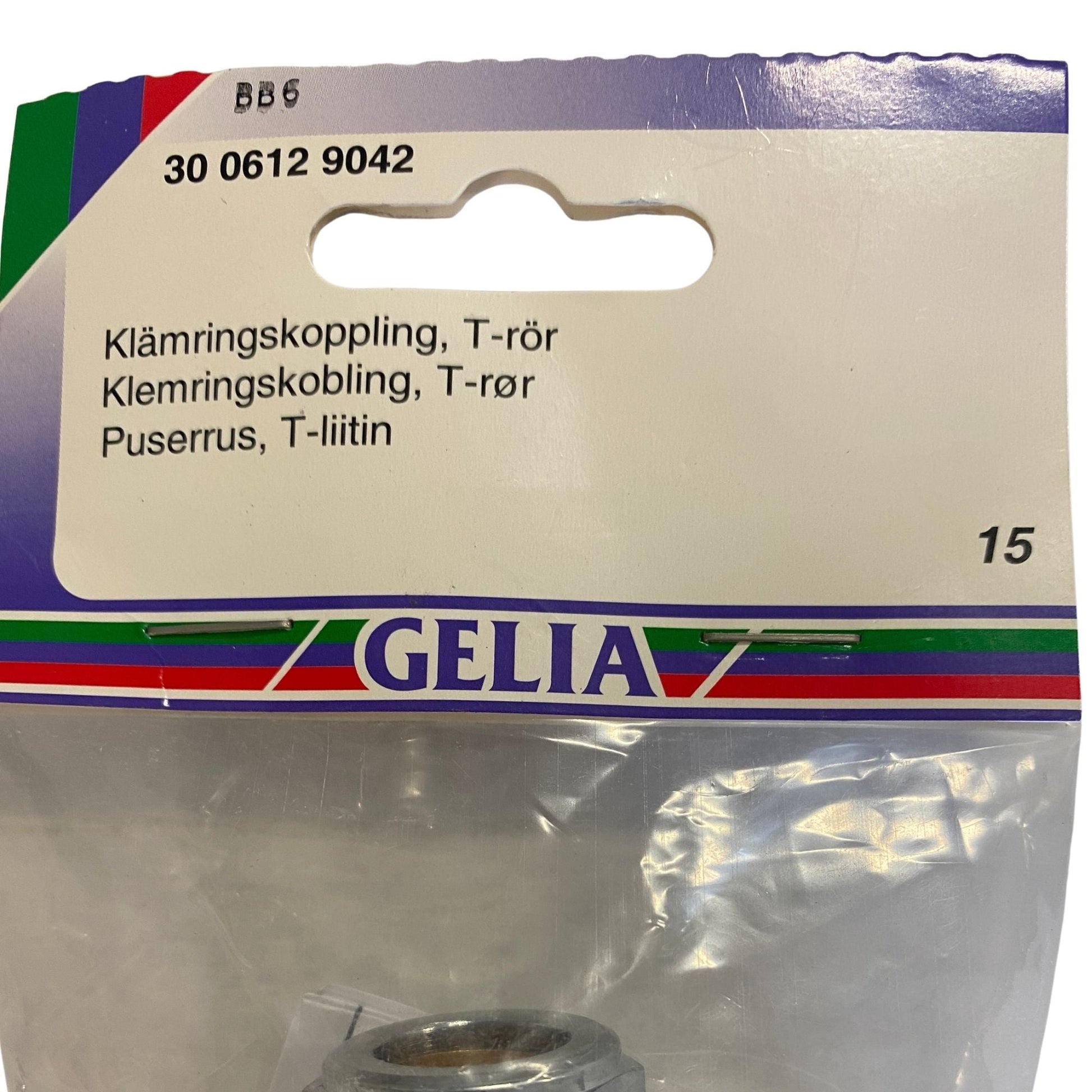 GELIA klämringskoppling T-rör 15 mm - närbild på förpackning
