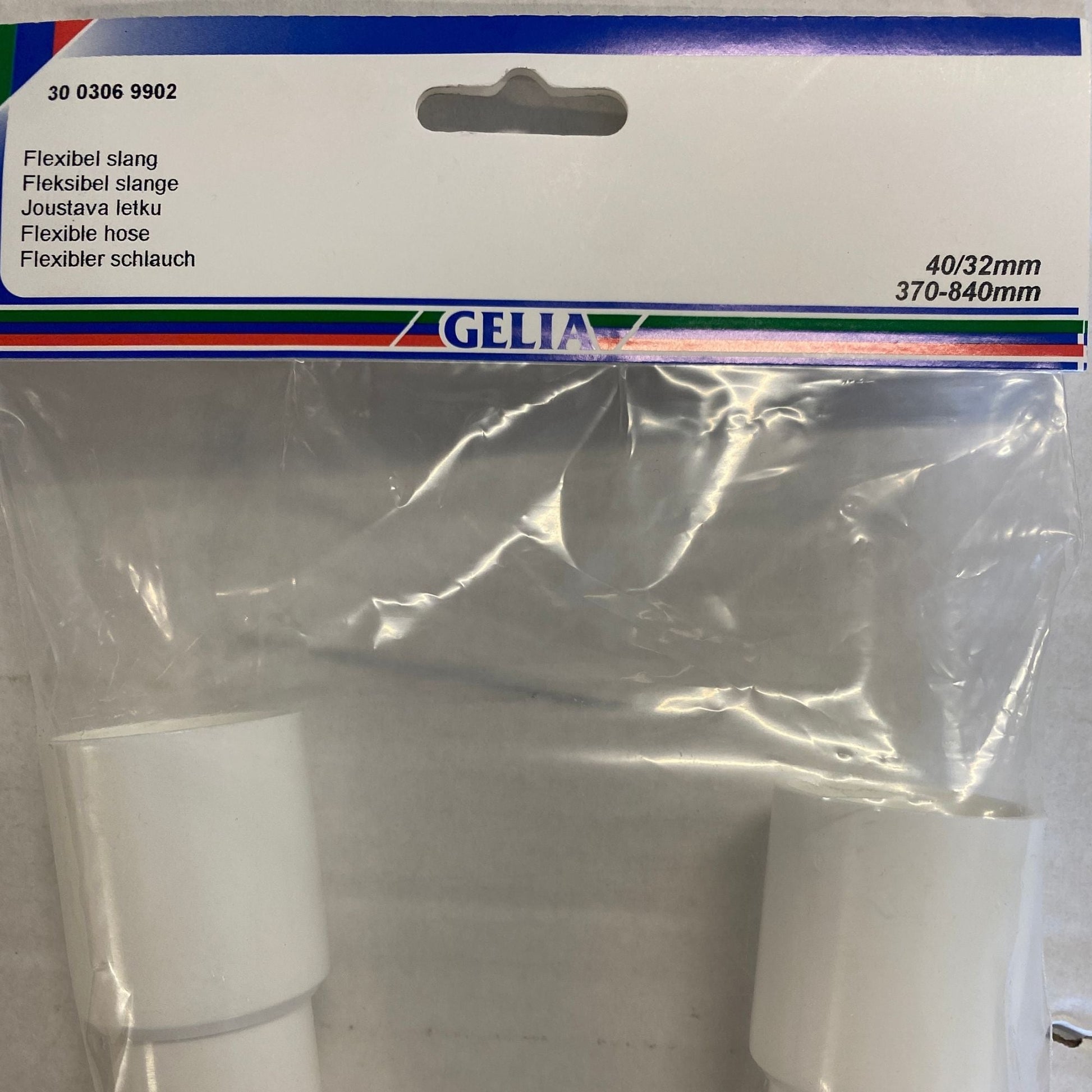 Närbild på förpackning för GELIA flexibel slang med produktinformation och mått