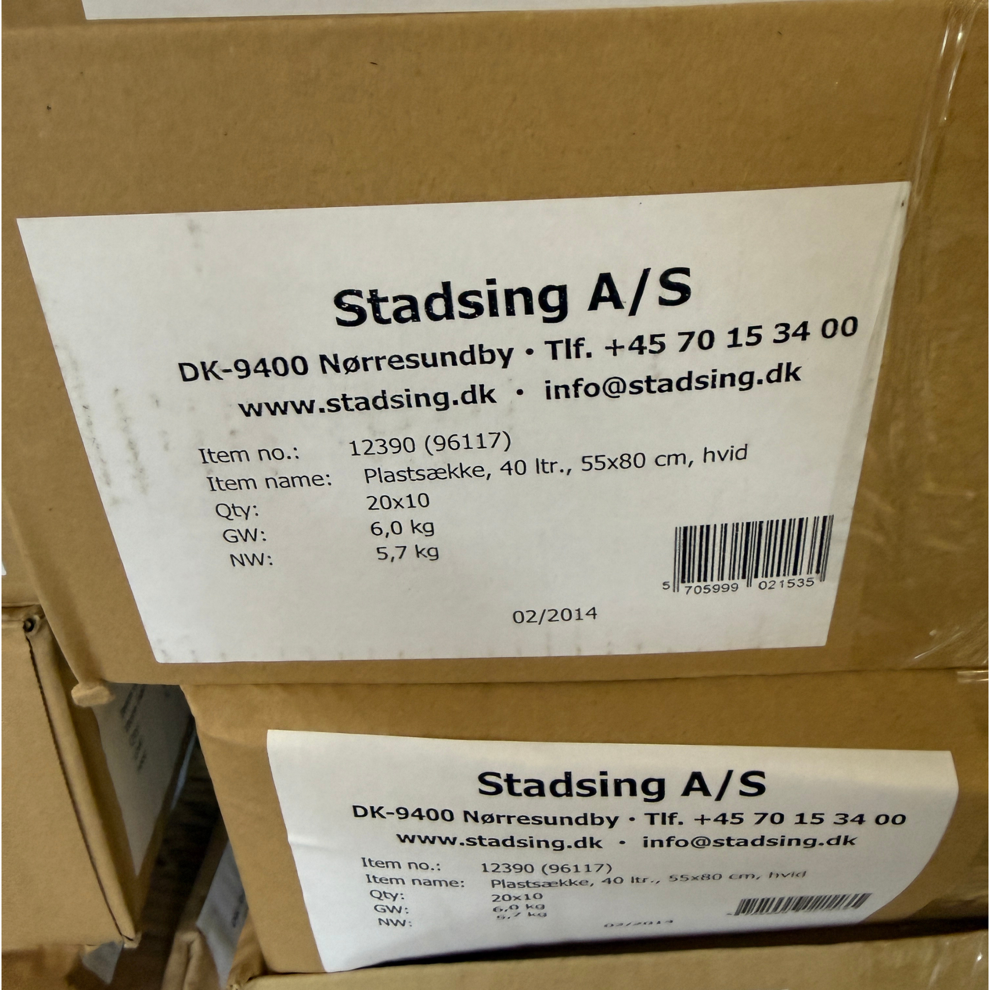 Etikett med artikelinformation för plastsäckar 40 liter vit från Stadsing A/S