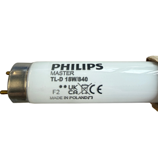 Närbild på Philips Master TL-D 18W/840 lysrör med sockel och märkning