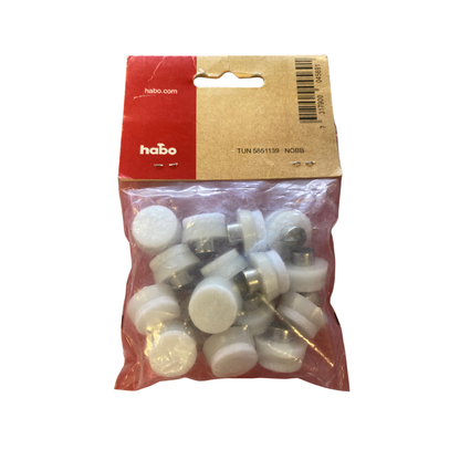 Golvskydd med rörnit 18 mm, baksida av förpackning med streckkod och 16 vita filttassar