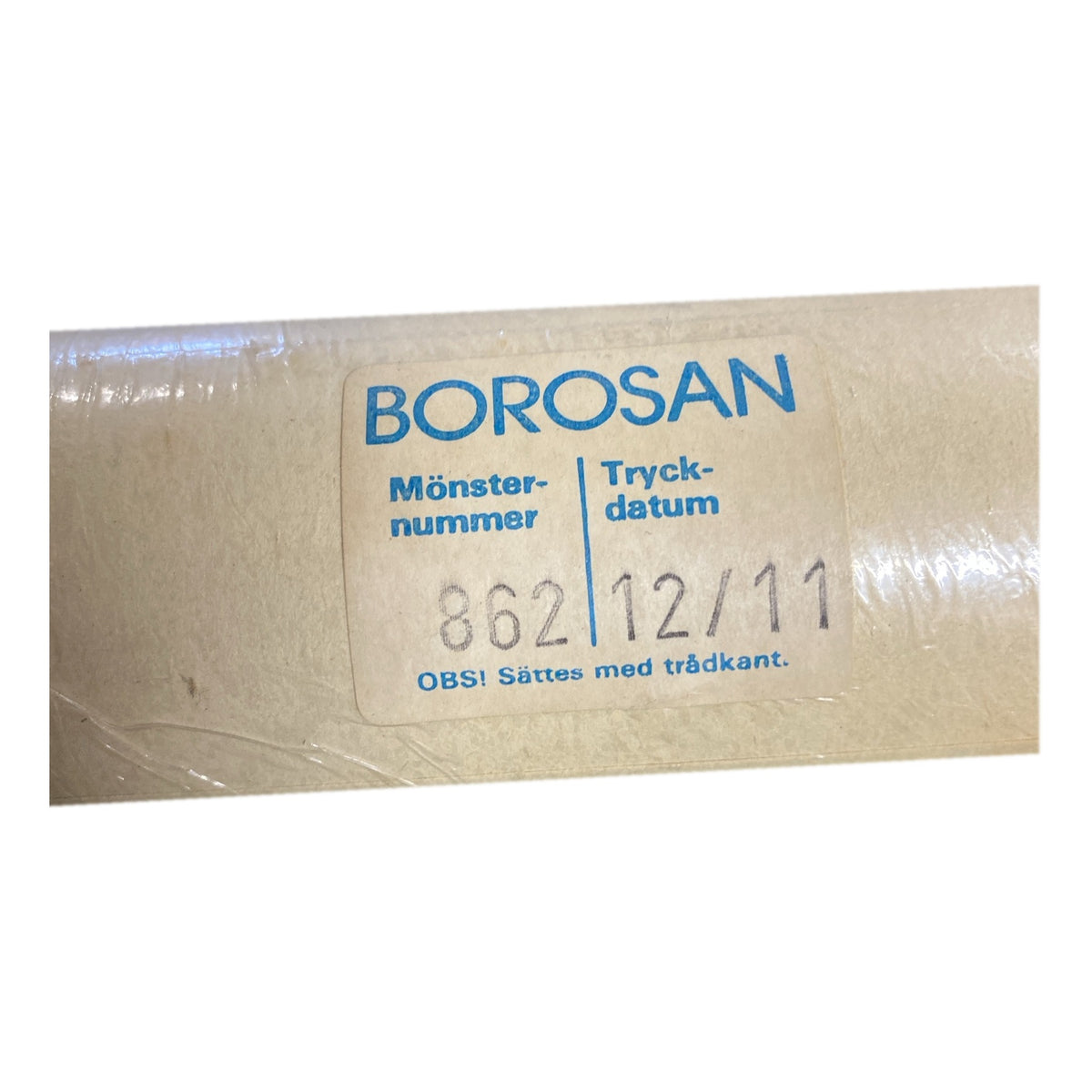 Tapetrulle Borosan 862 med etikett, mönsternummer och tryckdatum