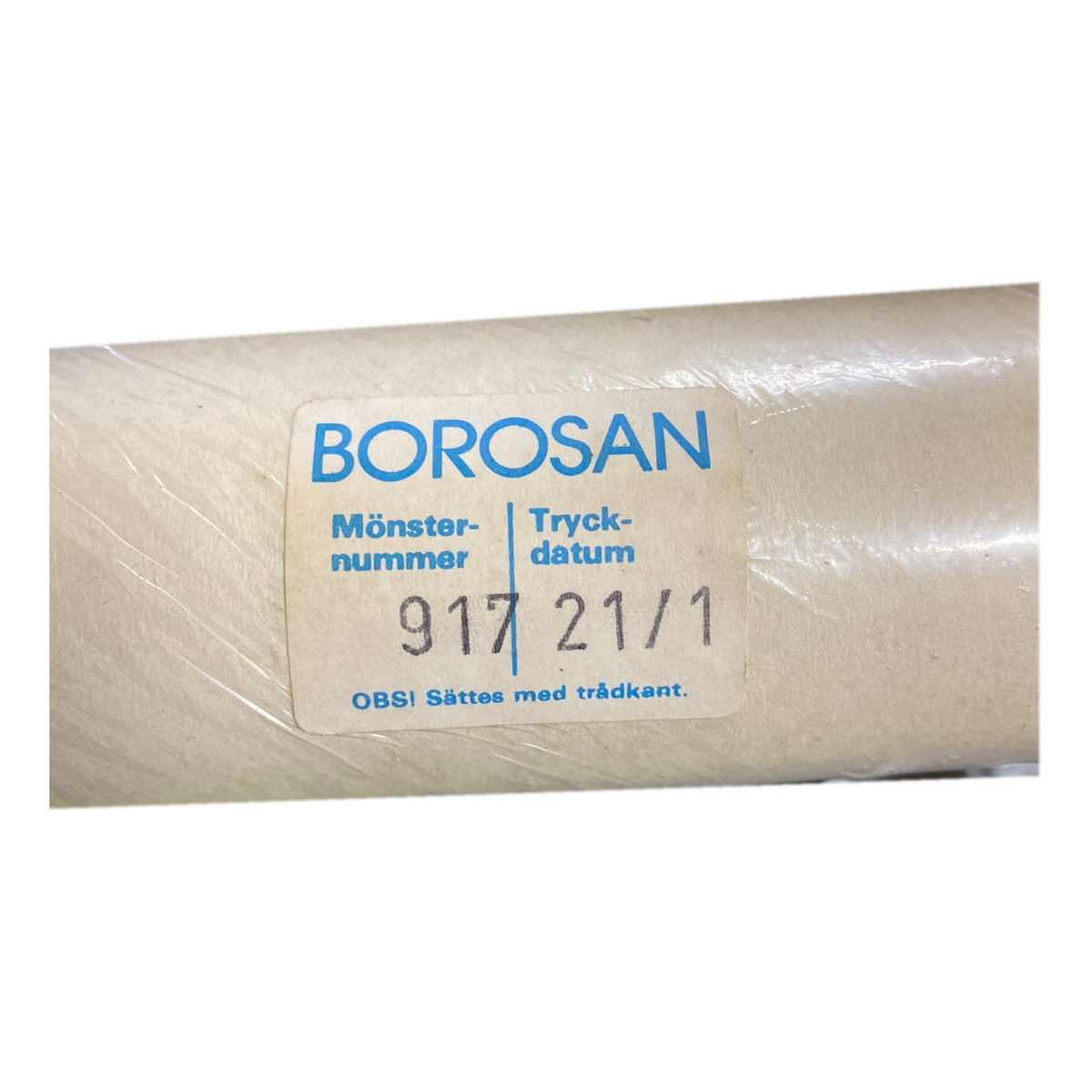 Tapetrulle Borosan 917 med etikett, mönsternummer och tryckdatum