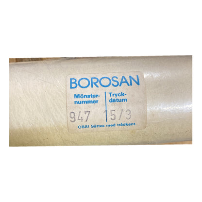 Tapetrulle Borosan 947 med etikett, mönsternummer och tryckdatum