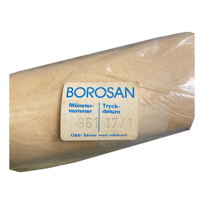 Tapetrulle Borosan 961 med etikett, mönsternummer och tryckdatum