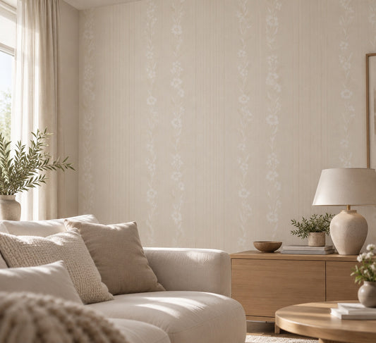 Vardagsrum med ljusbeige tapet med vita blomrankor och ränder – AI-genererad miljöbild