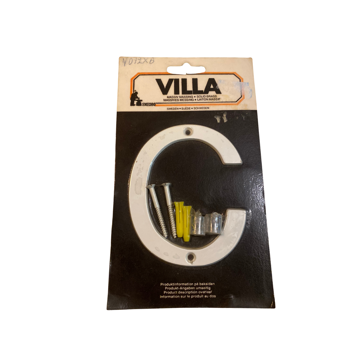 Husbokstav C Villa i vitt utförande, 105 mm, i originalförpackning med skruv, plugg och distanshylsor